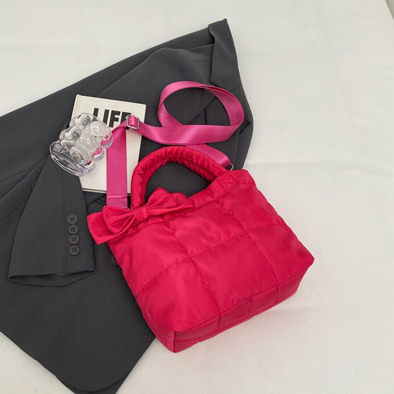 Gran capacidad de moda simple retro bolso plisado 2023 Otoño e Invierno nuevo todo-fósforo hombro crossbody bolsa