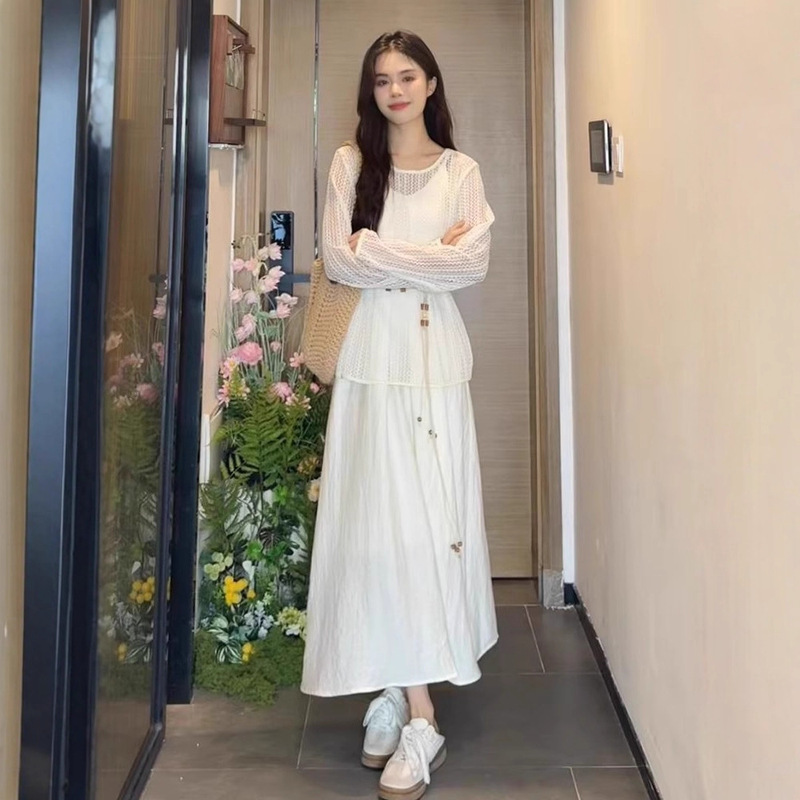 米白吊带连衣裙子女夏季2025新款温柔风气质绝美穿搭海边度假长裙|undefined