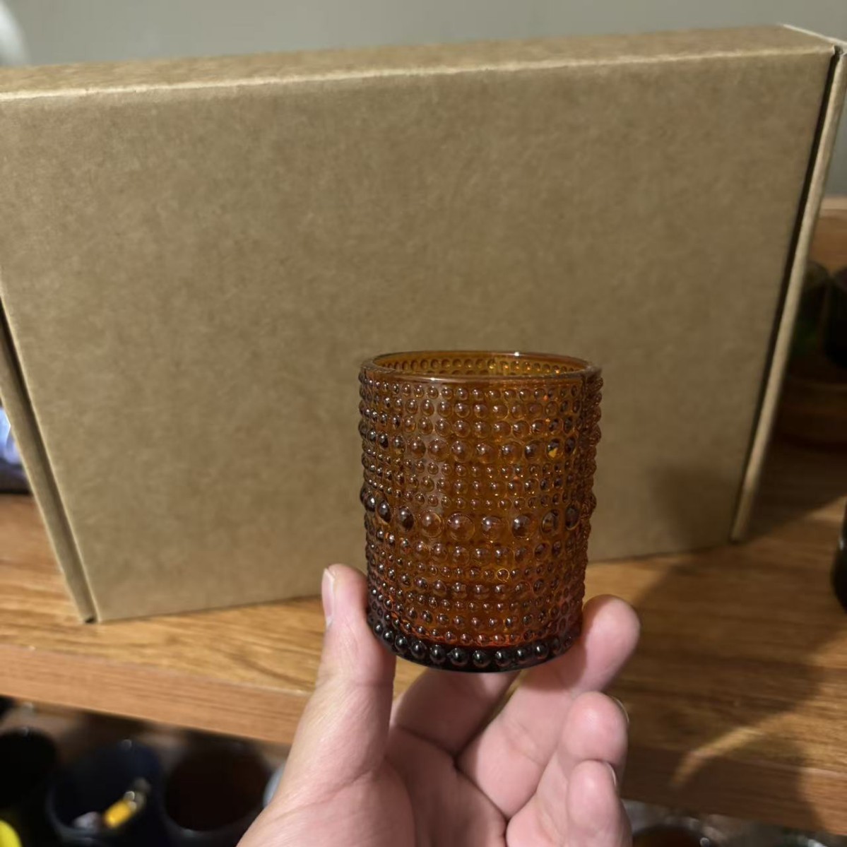Nuevo Amazon explosión de vidrio en relieve creativo velas transparentes de alto valor de vela de vidrio taza de fragancia