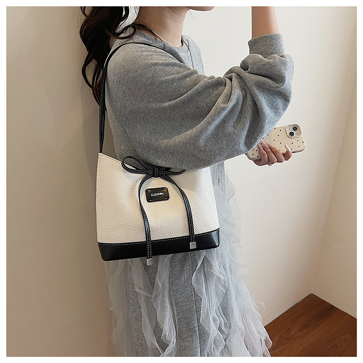 Simple and large-capacity tote bag for women 2025 new style in a two-color Korean-style casual underarm bag with a bow, fashionable and sweet undefined