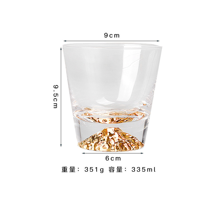 투명한 금산 모델