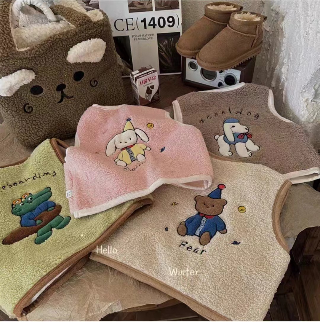 儿童羊羔绒卡通绣花韩版可爱马甲A类男女童冬季核心保暖加厚1批发