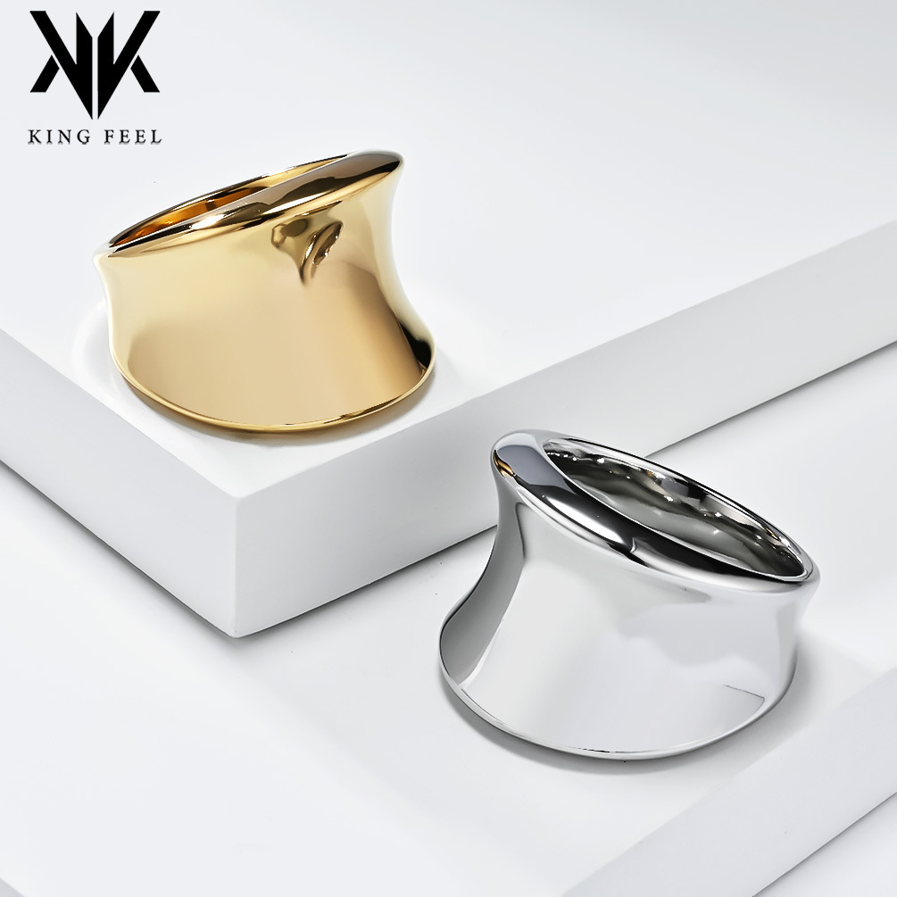 Glossy fashionable ring