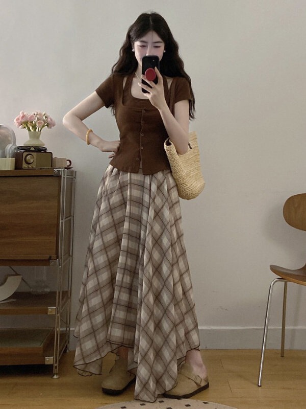 Plus-Size Women's Summer Outfit: a Complete Set of Halter Neck Top and Irregular Plaid Skirt, Two-Piece Set That Makes a Statement on the Street