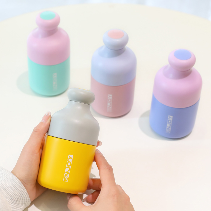 Fabricantes de procesamiento de etiquetas para proporcionar muestras de diseño de dibujos animados creativos molde abierto personalizado taza de aislamiento térmico