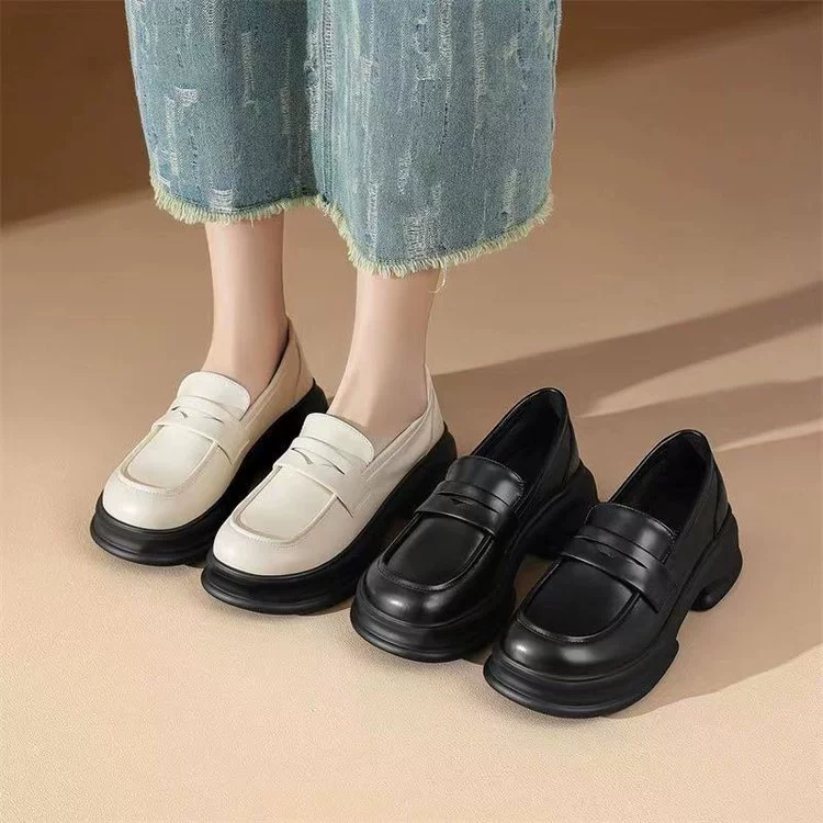 Мокасины на платформе и низком каблуке в стиле интернет-знаменитостей для женщин 2024 года, весна и лето, новые универсальные черные маленькие кожаные туфли без шнуровки, однослойная обувь