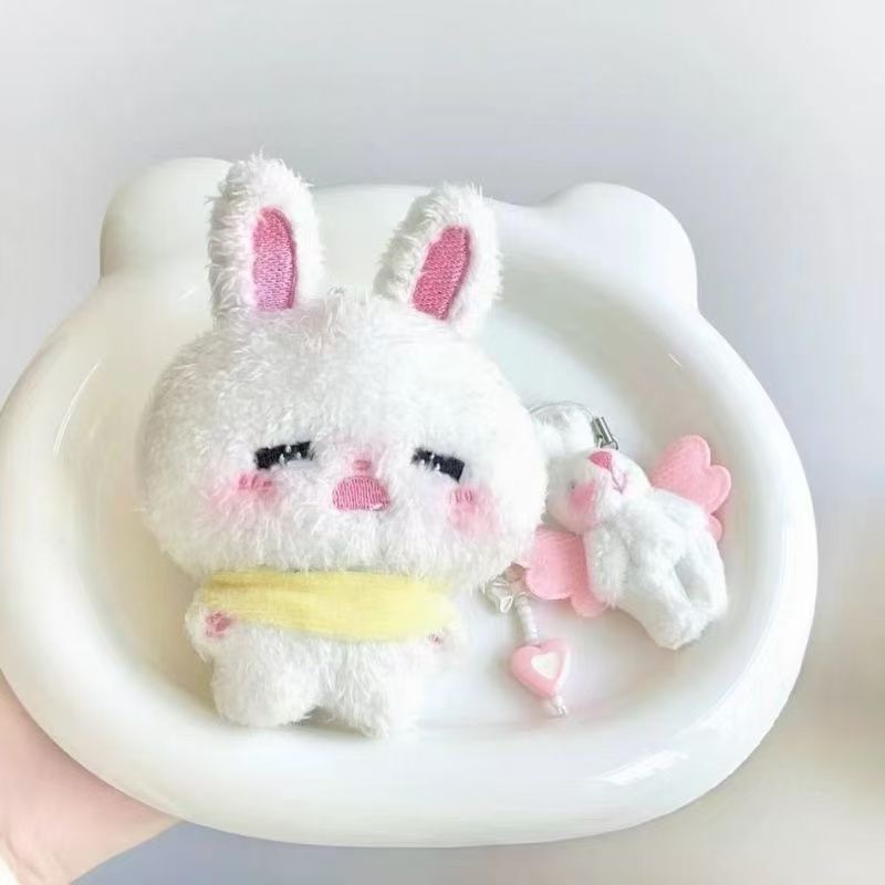 Pequeño libro rojo con lindos colgantes de conejo de peluche de alto valor de cara muñeca muñeca corazón de niña regalo llavero