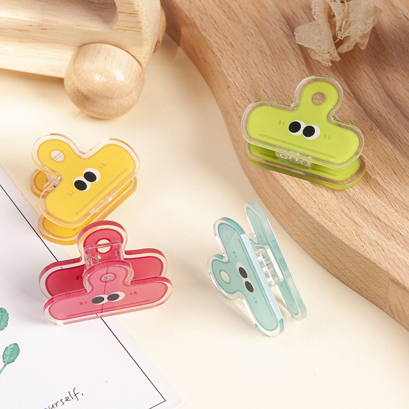 Carefully selected simple cartoon acrylic big eyes cute note holder girl heart ins snack seal PP clip wholesale