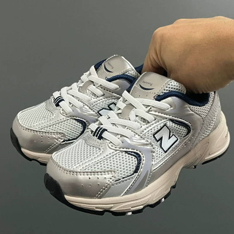 Детские спортивные кроссовки на резинке 530, осенняя новинка 2025 года, ретро-кроссовки для мальчиков и девочек, оптовая продажа детской обуви