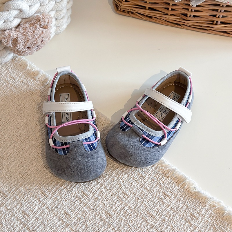 Sapatos infantis casuais xadrez, com sola macia e solado de couro, modernos e versáteis para meninas, ideais para a primavera._voghion.com