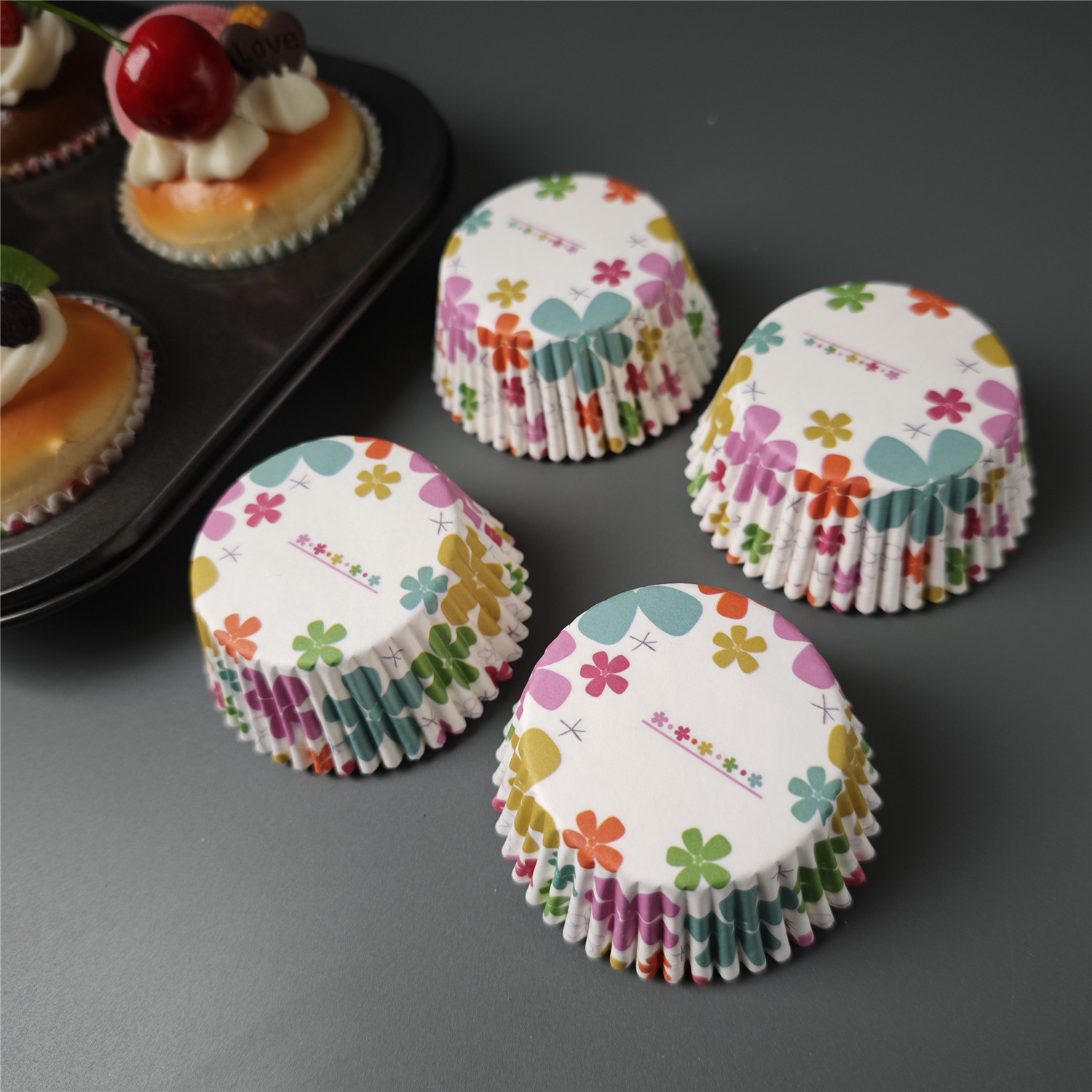 Flores de patrón de papel en caja Flores de papel 11 cm aceite de papel para hornear almohadillas de muffin soporte de papel Melly