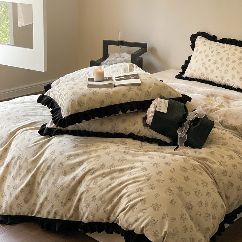 Hepburn estilo francés cuatro piezas Jacquard estereoscópico encaje coreano de coral de seda de tres piezas