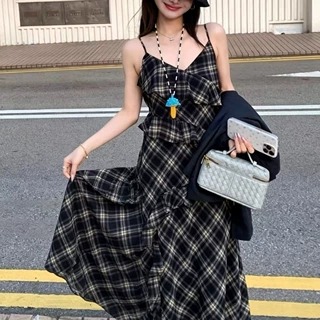 性感度假风吊带V领格纹连衣裙女夏季修身收腰不规则长裙跨境批发