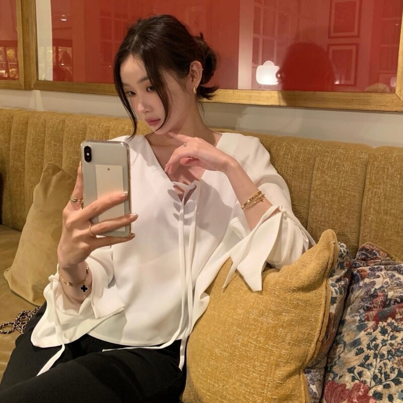 Shipped, size updated, Korean autumn new collection, French-style, delicate and elegant tie-front blouse, off-white, one size fits all