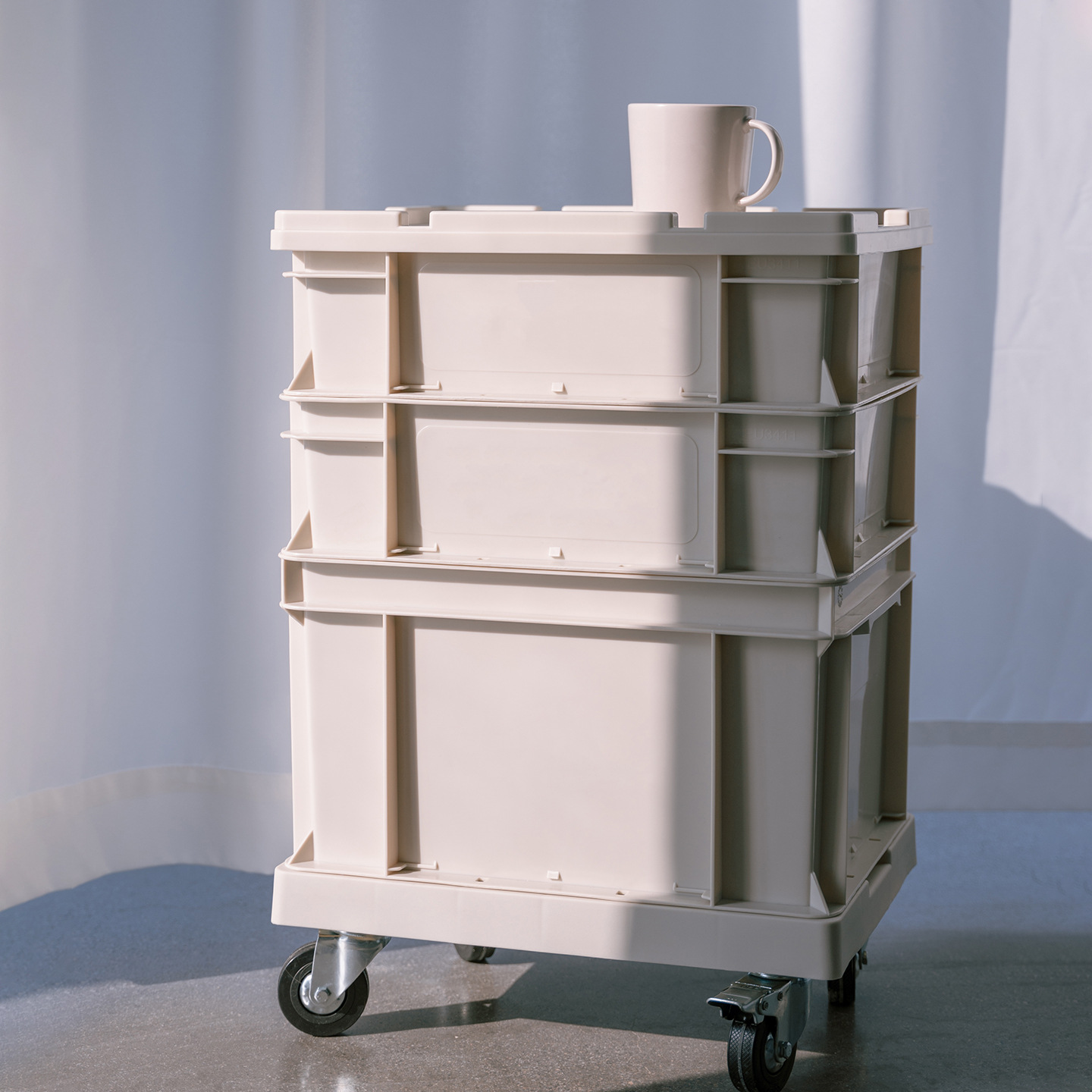 ソース工場産業スタイルの肥厚 PP 収納ボックス車の収納ボックスマルチカラーストアディスプレイボックスターンオーバー