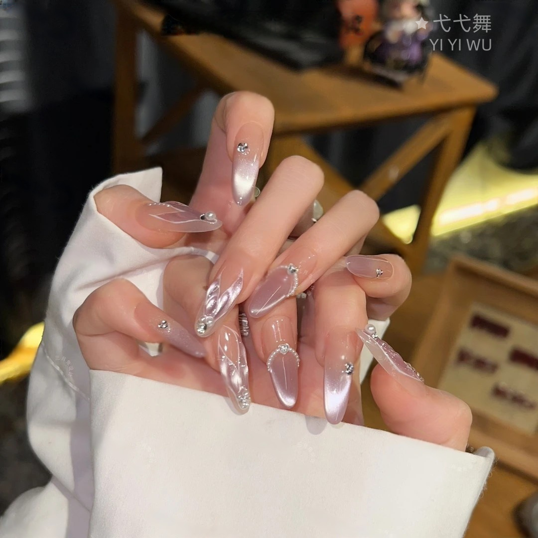 Sophia suave ojo de gato tridimensional, temperamento de cola de pez blanco, uñas de uñas hechas a mano, longitud media, extraíble