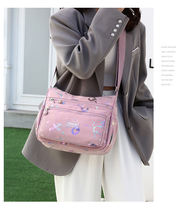 The 2024 new women's crossbody bag with a unique, high-end feel, large-capacity single-shoulder bag, and multi-functional mommy bag is trendy undefined