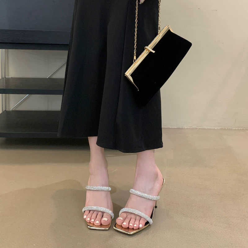 Женские сандалии на шпильке с квадратным носком, летняя уличная одежда 2023, новые универсальные сандалии на высоком каблуке со стразами из одного слова