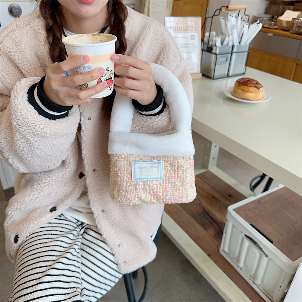 311203 Plush Bag for Women's Winter 2023 New Autumn and winter, fluffy hand-held woolen bucket bag, hand-held bag undefined