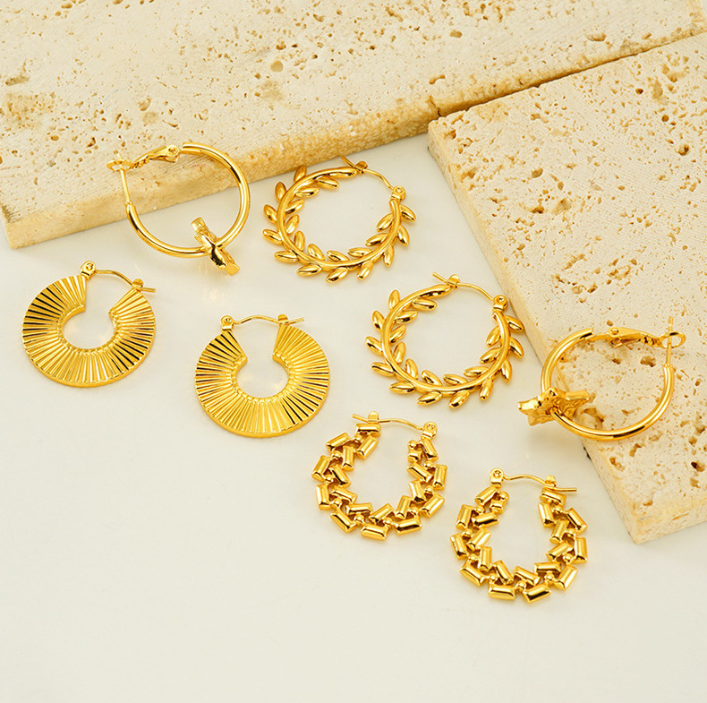 14g Weight PVD Coated Gold Plating Process PVD Coated 18K Gold Plated Star 304 Stainless Steel Retro Waterproof Non Tarnish Hoop Earrings