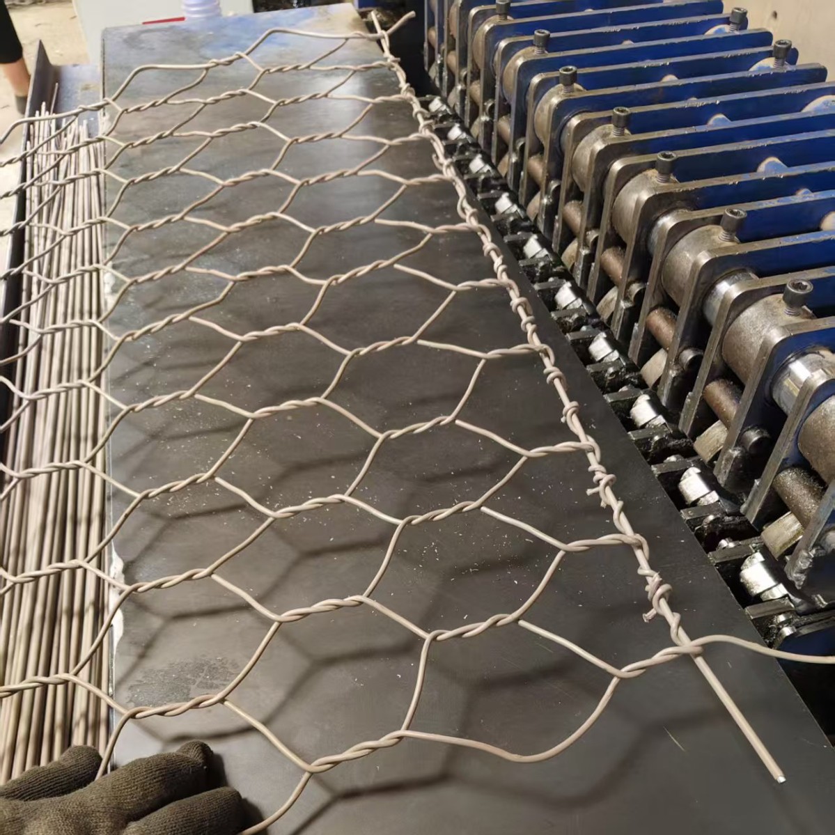 厂家石笼网铅丝笼镀锌防汛雷诺护垫绿滨垫锌铝合金固滨笼石笼网