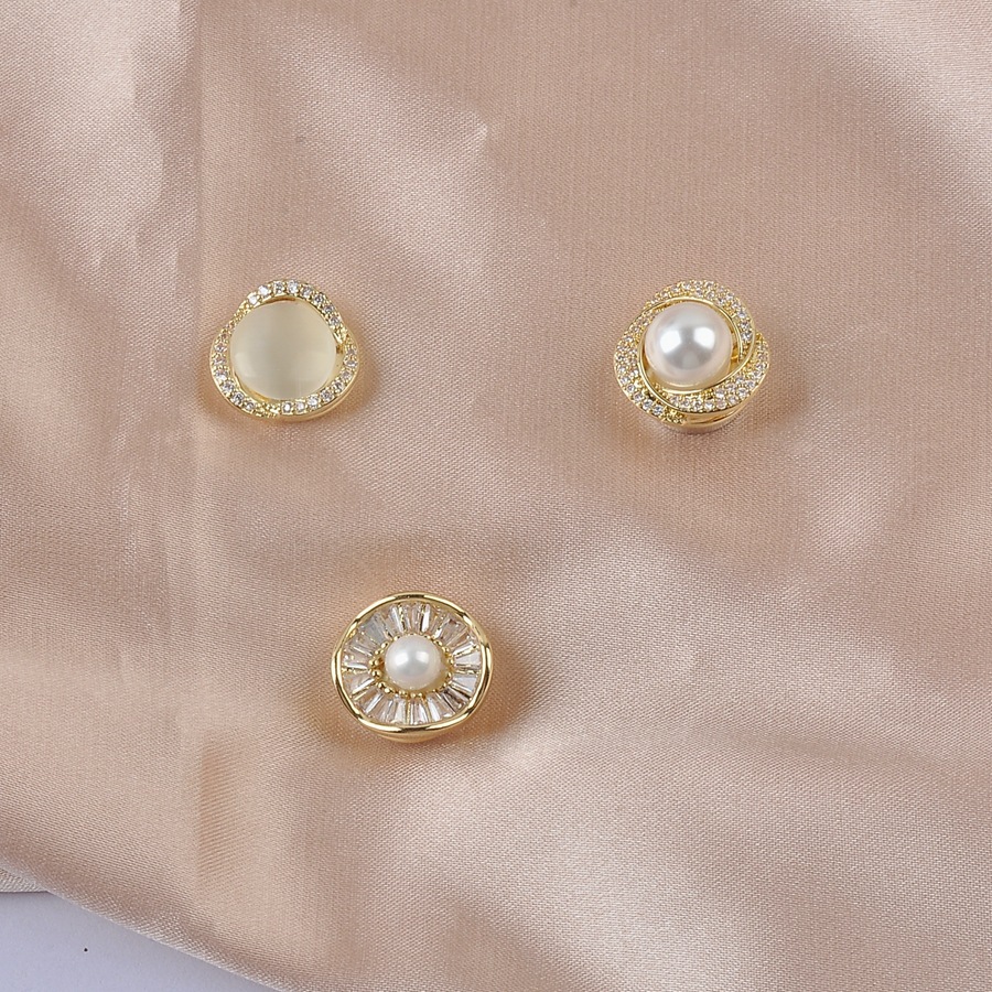 Anti-slip buckle seamless magnet brooch high-end women's 2024 new fashion cardigan fixed clothing accessories