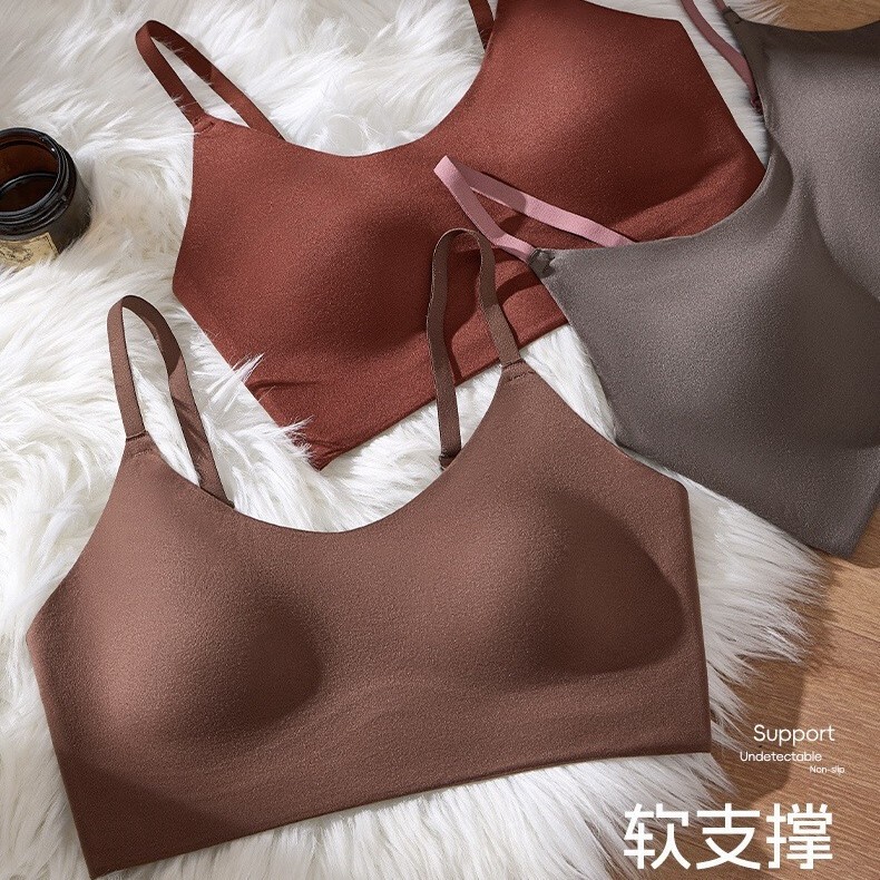 Seamless, back-smoothing, no-wire, push-up bra with fixed cups, suitable for wearing as an undershirt or base layer Seamless, back-smoothing, no-wire, push-up bra with fixed cups, suitable for wearing as an undershirt or base layer