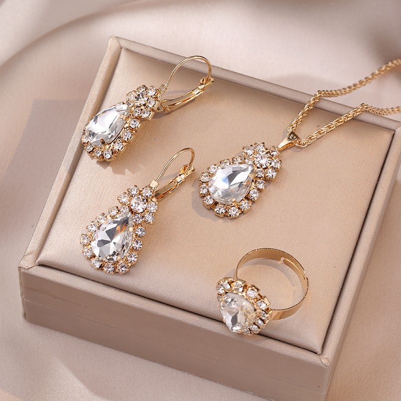 collana donna rete rosso zircone nicchia versatile orecchini ciondolo set metallo clavicola catena fabbrica_voghion.com