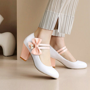 �����ָ���ЬŮ�A�^�\�ڷ�ˮ̨�߸�Ь��С�a�����Yƴɫ�͎�ЬŮ