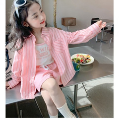 女の子ストライプシャツポリエステル綿長袖 2025 夏の新しいスタイル子供の日焼け止め服ベビー夏薄いジャケットトレンディな