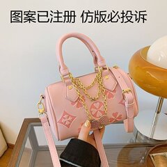 ショルダーバッグ女性のレトロなチェーンのプリントモデルのトートのカバンはシンプルで、ハンドバッグのファッション的で贅沢な質感の小さい方のカバンです。
