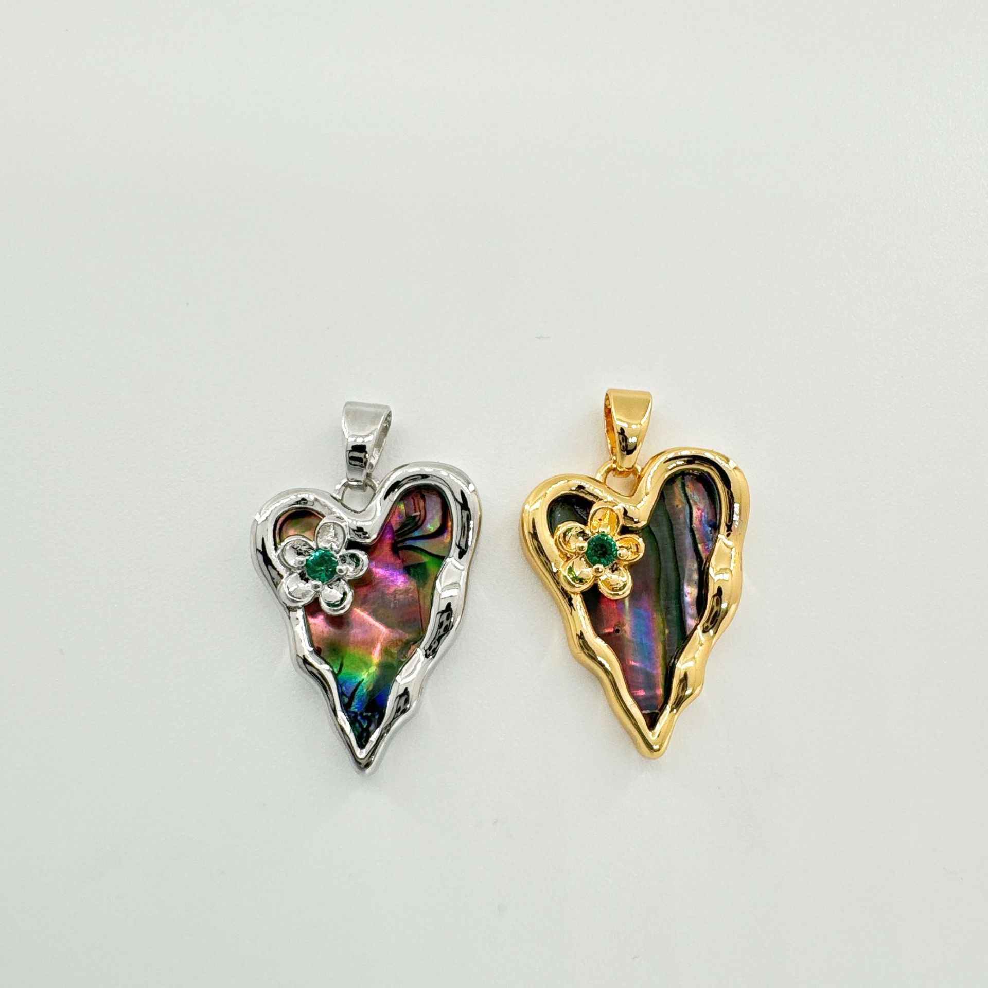 7g Weight Pendant Jewelry Making Type 21mm Jewelry Making Size Shell, Zircon Inlay Material DIY Jewelry Accessories Classification 1 Piece Quantity Copper Material Heart Shape, Flower Pattern Inlay Design Simple Style, IG Style Style 1 Piece 21mm Copper Shell Zircon Heart Shape Flower Pendant 3