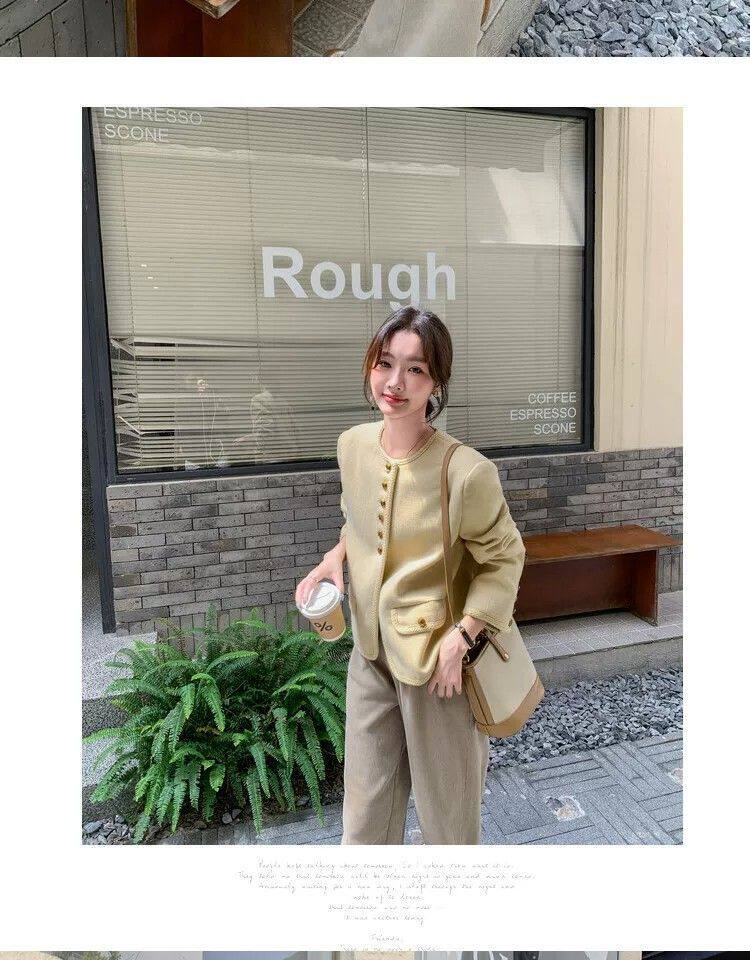 Áo khoác nữ dáng ngắn cổ tròn phong cách retro thanh lịch, form rộng, chất liệu tweed — Ren vàng chi tiết 27
