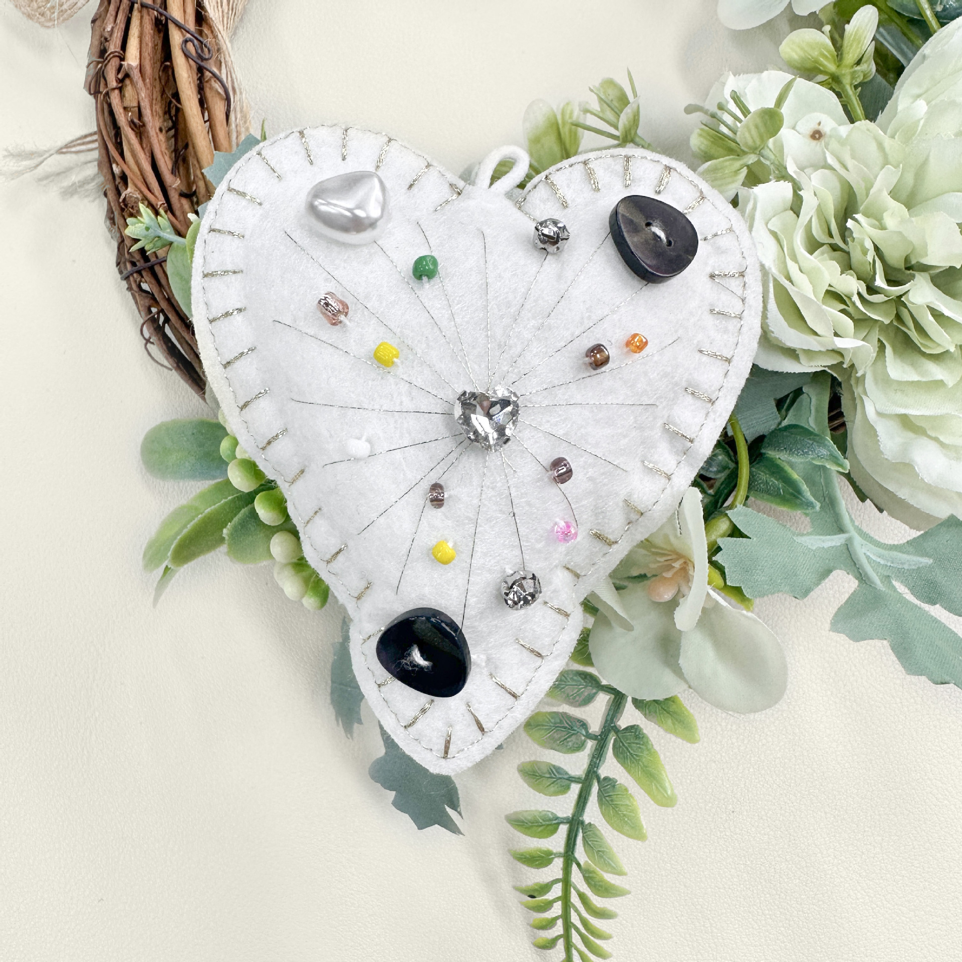 Hecha a mano fieltro en forma de corazón inserción de agujas de coser creativa almohadilla de agujas de coser material DIY bolsas de viento decoración del hogar adornos al por mayor image 4
