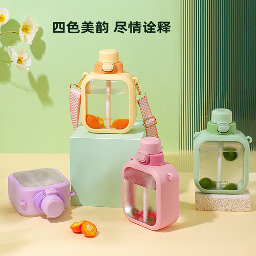 Large-capacity square plastic water cup for girls, cross-body strap, straw cup, high-value sugar cube, sports children's drinking kettle