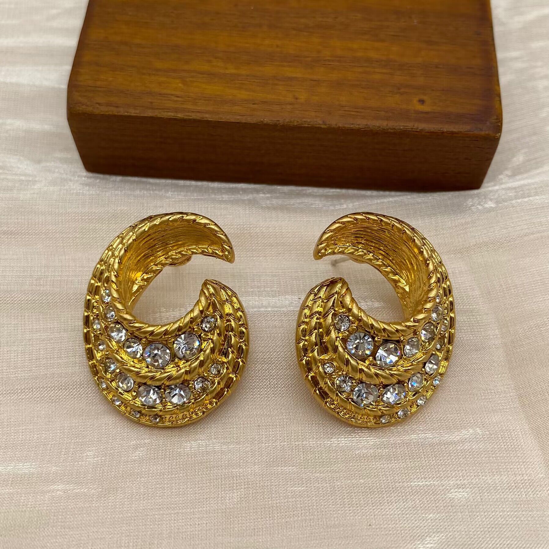 1 Pair Elegant Retro Geometric Plating Inlay Alloy Rhinestones Earrings display picture 2