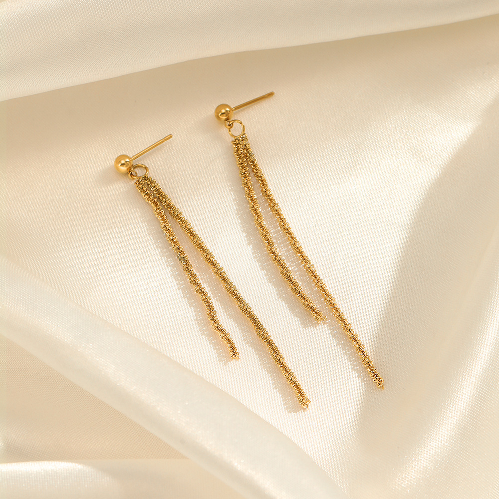 Celebridad en línea ins larga borla pendientes de acero inoxidable europeo y americano nicho diseño cadena oro real electroplated pendientes para mujeres