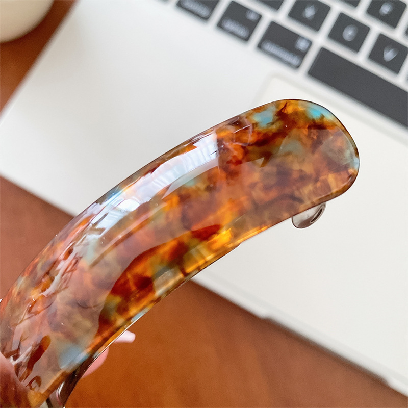 Elegante haarclip voor dames voor het maken van updo's_voghion.com