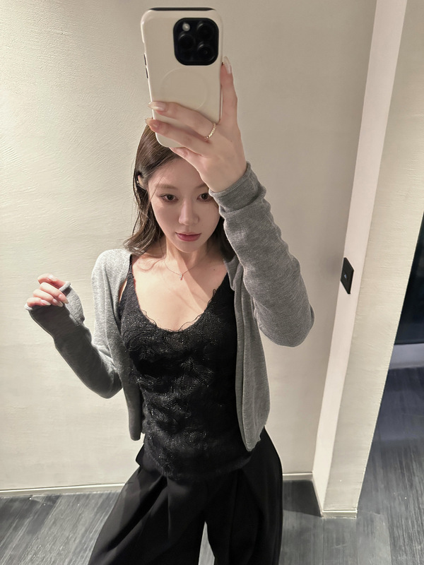 蝶宝嘻 内搭小巧思 蕾丝毛织两色吊带背心女秋冬修身内搭无袖上衣|undefined