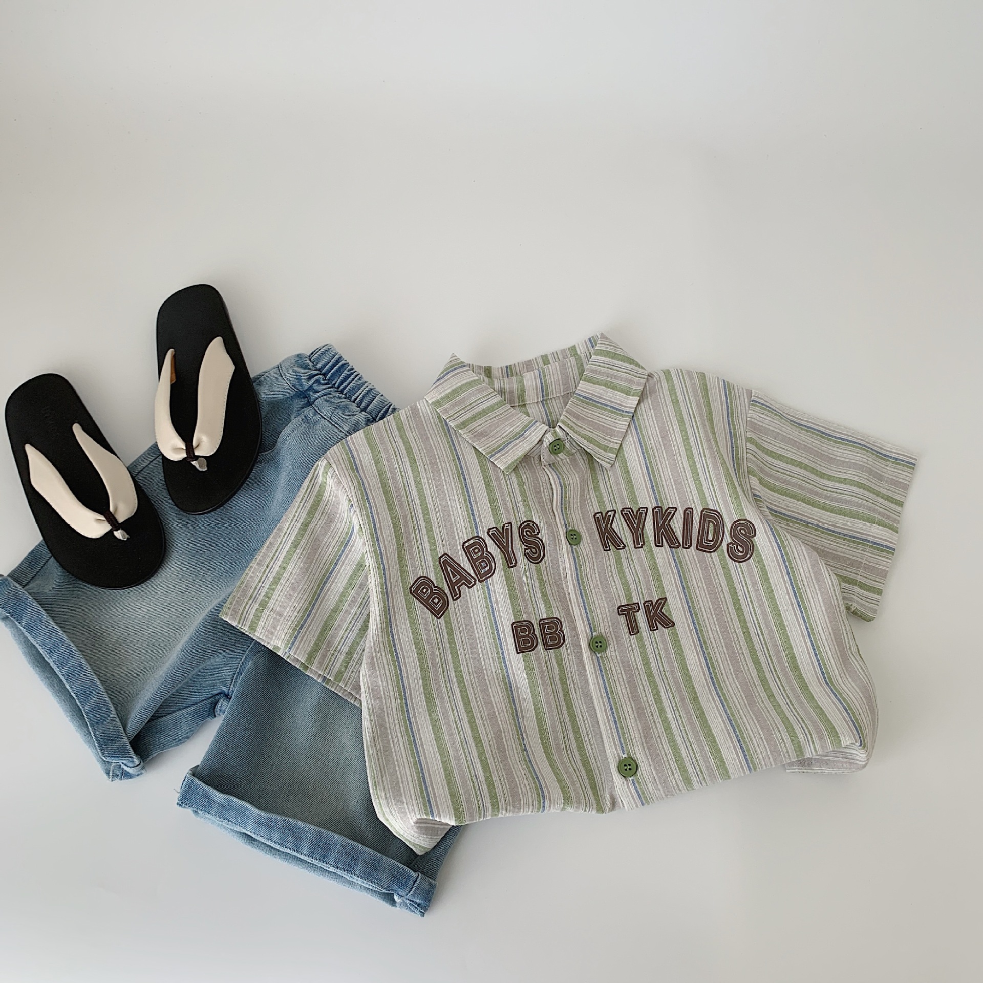 Camisa de manga corta para niños Maibao a rayas 2025 verano nuevo estilo ropa para niños coreanos estilo occidental ropa para hombres para niños al por mayor