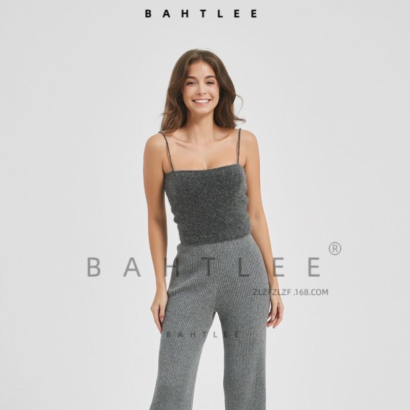 Autumn and winter DU family slim high proportion alpaca wool warm pullover camisole base soft fashionable European and American women Autumn and winter DU family slim high proportion alpaca wool warm pullover camisole base soft fashionable European and American women