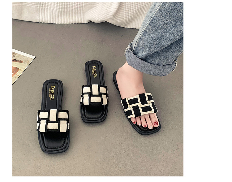 French luxury flat sandals for women to wear in summer, Xiaoxiang Feng 2023, new influencer going out to the beach, flip flops_voghion.com