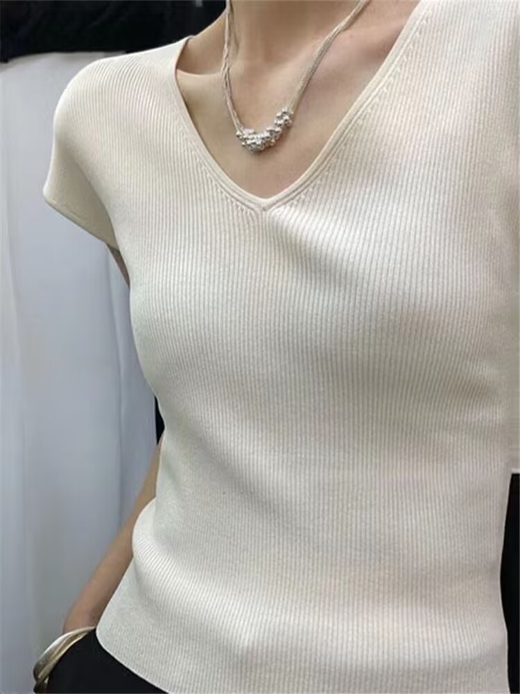 Áo thun dệt kim sợi mát cổ chữ V tay ngắn ôm gọn phong cách Hồng Kông — đen