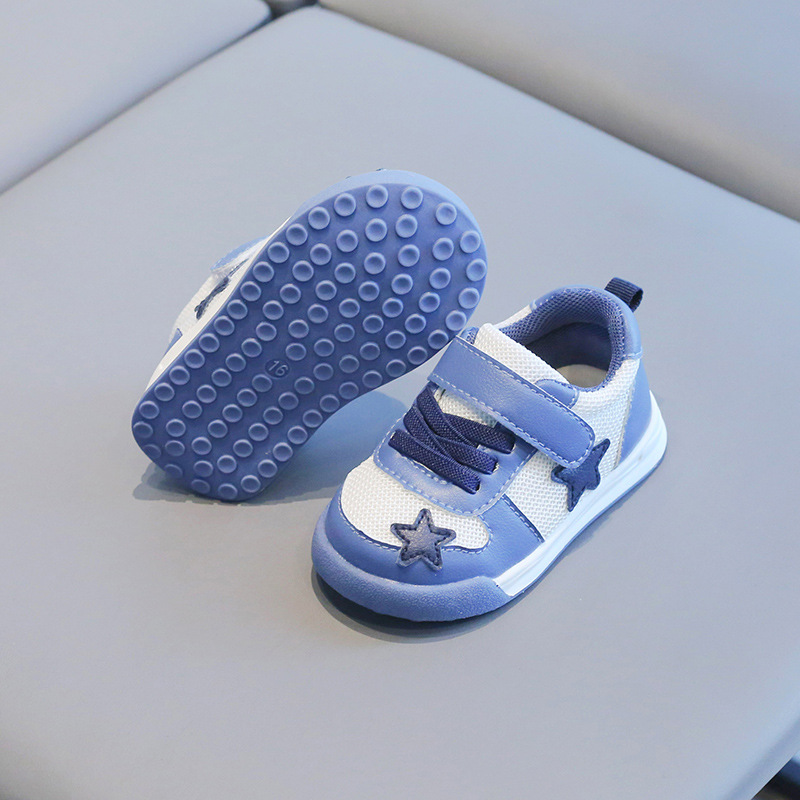 Versión coreana de las nuevas zapatillas de deporte para bebés, zapatos para niños pequeños para niñas de moda, zapatos individuales antideslizantes de suela suave para niños, zapatos para niños decorados con estrellas