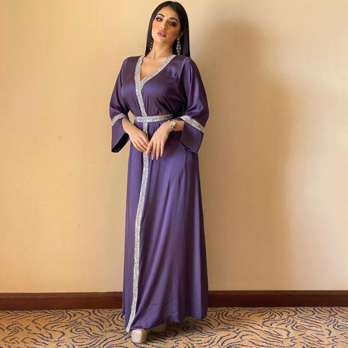 2024 Cross-Border Purple Long-Sleeve V-Neck Rhinestone Embellished Loose-Fit Middle Eastern Women's Arabic Dress_ecoleips.com