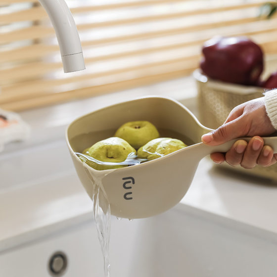Thickened water ladle large long handle deepened watering water ladle kitchen can not break the surface ladle hanging household plastic water spoon