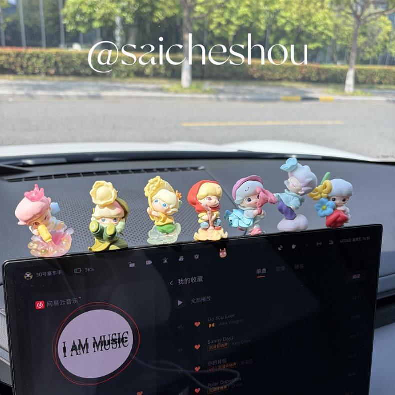 Dimoo Cute Figurine Car Dashboard Display Ornament Pop Mart Dimoo's Instant Adventure