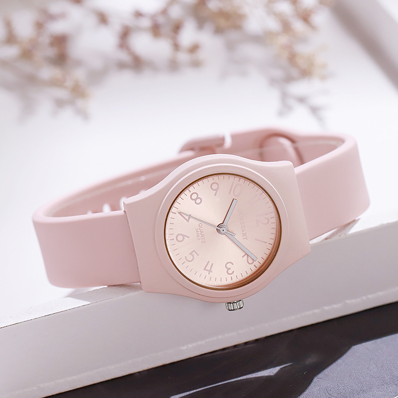 Reloj de estudiante de color caramelo fresco pequeño casual simple reloj de cuarzo de silicona digital de moda para mujer reloj para niños