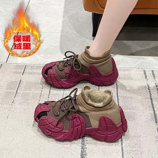�ӽq��ů��Ь����ϵ�ЬŮܛ���p������@�_С�w��Ҭ��Ь�\��ЬŮ