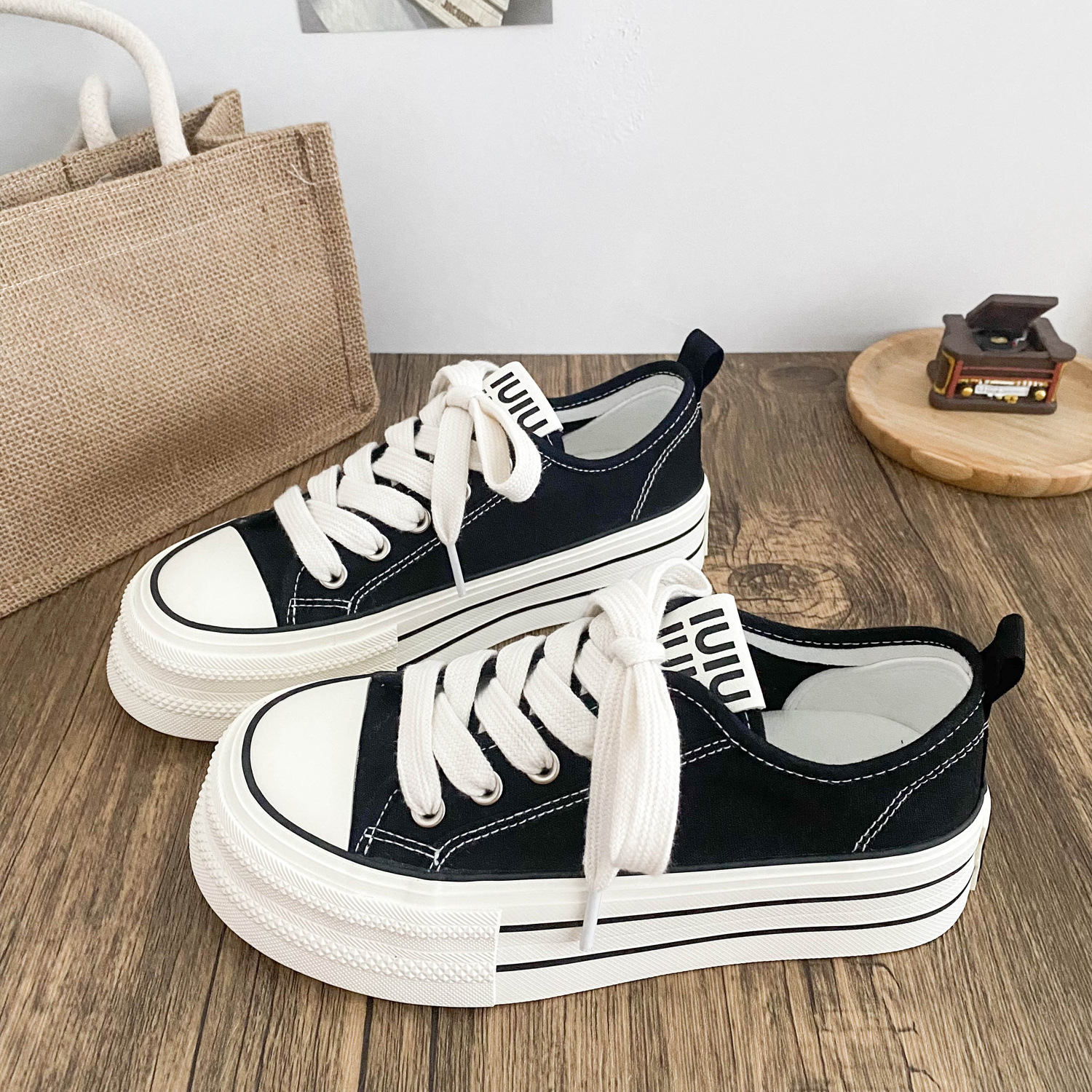 2025 otoño zapatos de lona con suela gruesa transpirables nuevos versátiles nichos casuales de alto valor de la cara de los viajeros de estilo de puerto zapatos de skate retro image 8